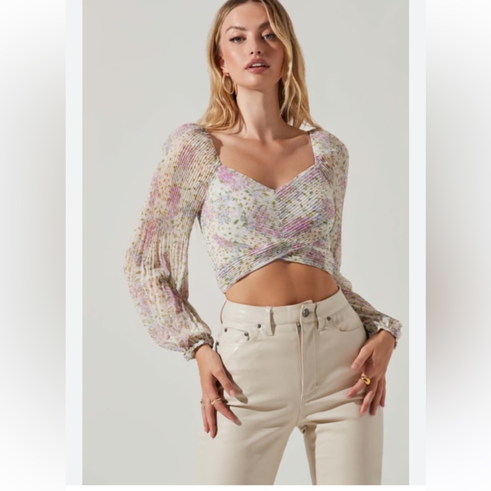 ASTR BONNIE FLORAL PLISSE LONG SLEEVE CROP TOP Lilac Blue Multi SIZE Large